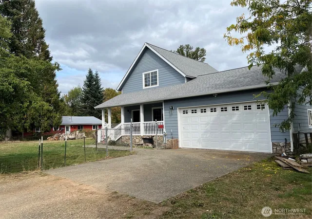 Single family home for sale at 517 D St, Vader, WA 98593 | MLS# NWM2581916