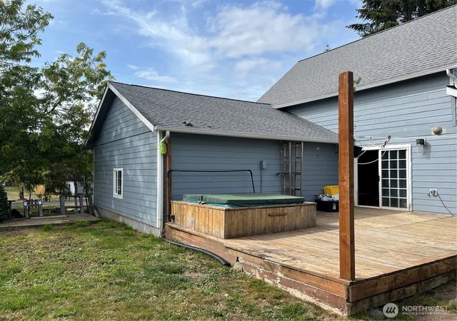 Photo 3 of Single family home for sale at 517 D St, Vader, WA 98593 | MLS# NWM2581916 | Listing updated on 2026-09-25