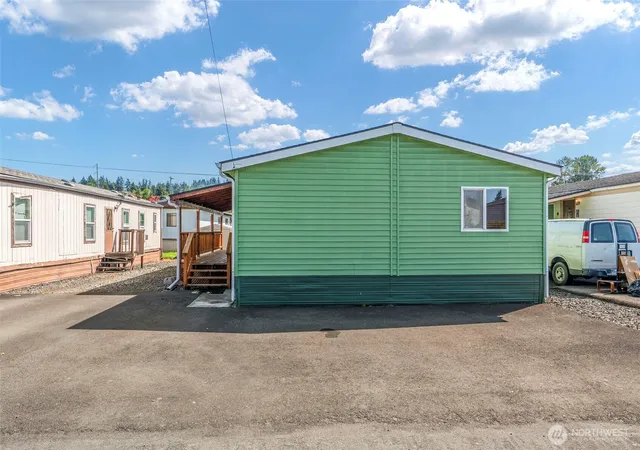 Photo 3 of Manufactured home for sale at 1006 S 12th Avenue, Kelso, WA 98626 | MLS# NWM2581966 | Listing updated on 2026-09-24