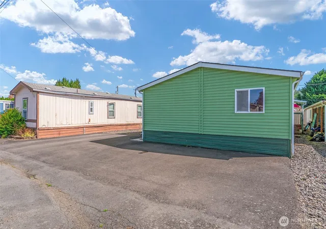 Photo 3 of Manufactured home for sale at 1006 S 12th Avenue, Kelso, WA 98626 | MLS# NWM2581966 | Listing updated on 2026-09-24