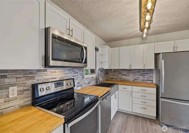 Photo 3 of Condo for sale at 107 Schafer St #9B, Wenatchee, WA 98801 | MLS# NWM2582014 | Listing updated on 2026-09-25