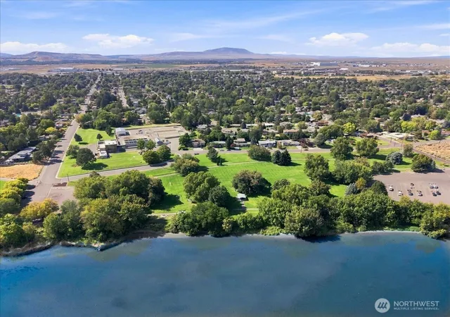 Photo 3 of Mansion for sale at 2217 Harris Ave, Richland, WA 99354 | MLS# NWM2582104 | Listing updated on 2026-09-25