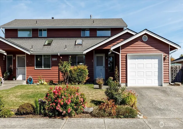 Photo 2 of Townhouse for sale at 280 Nunan Loop #2, Oak Harbor, WA 98277 | MLS# NWM2582210 | Listing updated on 2026-09-25