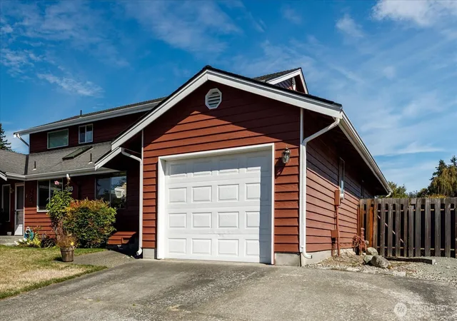 Photo 3 of Townhouse for sale at 280 Nunan Loop #2, Oak Harbor, WA 98277 | MLS# NWM2582210 | Listing updated on 2026-09-25