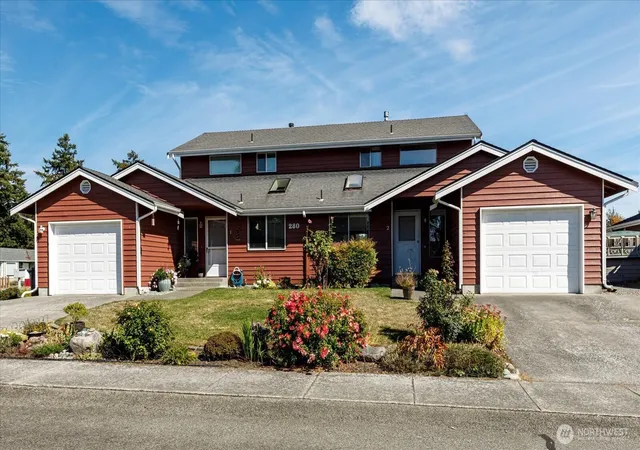 Photo 4 of Townhouse for sale at 280 Nunan Loop #2, Oak Harbor, WA 98277 | MLS# NWM2582210 | Listing updated on 2026-09-25