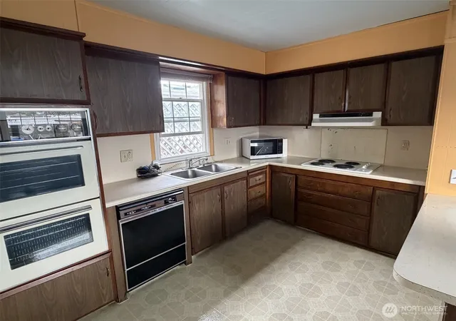 Photo 3 of Manufactured home for sale at 3215 S 182nd Street #171, Sea Tac, WA 98188 | MLS# NWM2582244 | Listing updated on 2026-09-25