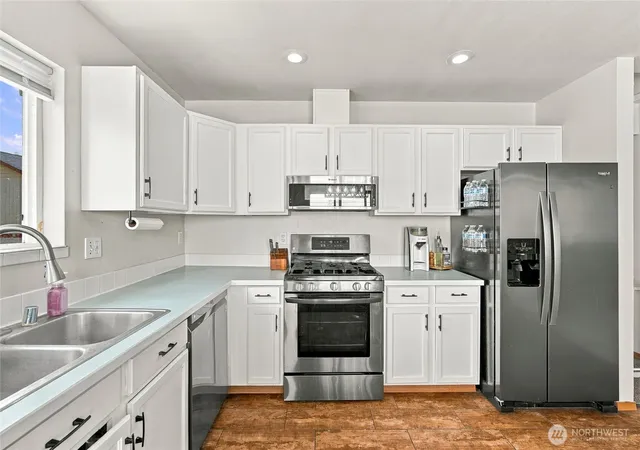 Photo 4 of Single family home for sale at 3108 Rosewood St, Mount Vernon, WA 98273 | MLS# NWM2582258 | Listing updated on 2026-09-25