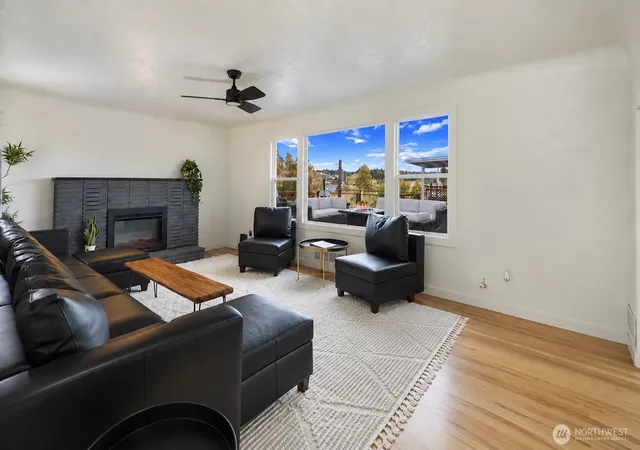 Photo 3 of Single family home for sale at 2514 N Lafayette Ave, Bremerton, WA 98312 | MLS# NWM2582401 | Listing updated on 2026-09-25