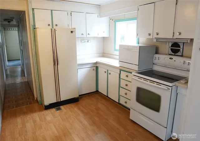 Photo 3 of Manufactured home for sale at 25405 34th Avenue E, Spanaway, WA 98387 | MLS# NWM2582406 | Listing updated on 2026-09-25