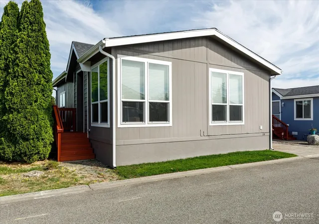 Manufactured home for sale at 225 NE Ernst St #114, Oak Harbor, WA 98277 | MLS# NWM2582855