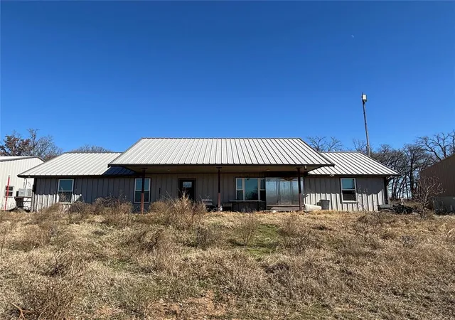 Photo 3 of Single family home for sale at 24377 E County Road 1700, Elmore City, OK 73433 | MLS# 1156018 | Listing updated on 2026-09-11