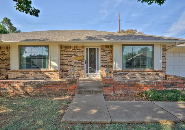 Photo 4 of Single family home for sale at 10005 Lakeshore Dr, Oklahoma City, OK 73120 | MLS# 1197631 | Listing updated on 2026-09-14