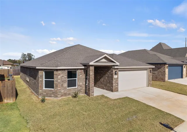 Photo 2 of Single family home for sale at 805 Venice Ct, Kingfisher, OK 73750 | MLS# 1209105 | Listing updated on 2026-09-08