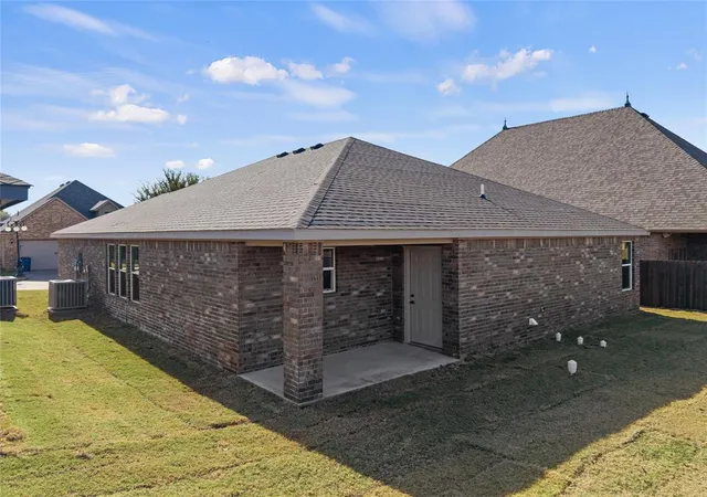 Photo 3 of Single family home for sale at 805 Venice Ct, Kingfisher, OK 73750 | MLS# 1209105 | Listing updated on 2026-09-08