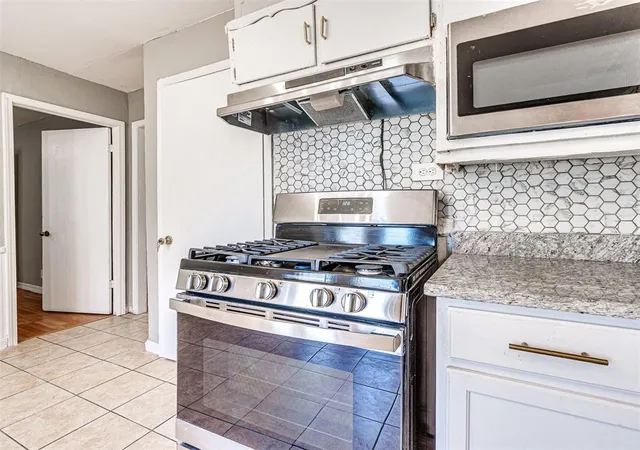 Photo 4 of Single family home for sale at 321 NW 80th Street, Oklahoma City, OK 73114 | MLS# 1210388 | Listing updated on 2026-09-13