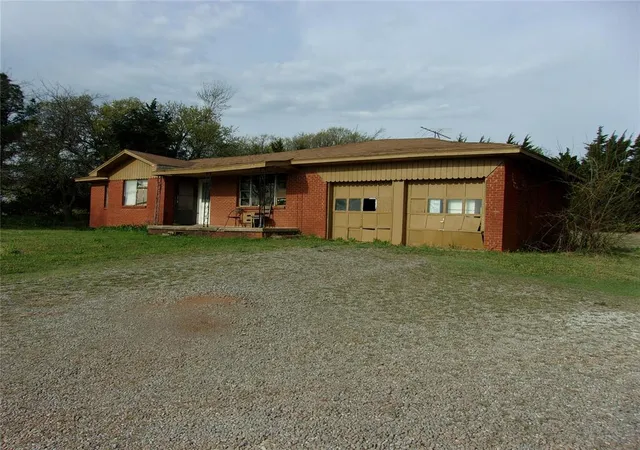 Photo 2 of Single family home for sale at 103355 S 3350 Road, Mc Loud, OK 74851 | MLS# 1213008 | Listing updated on 2026-09-11