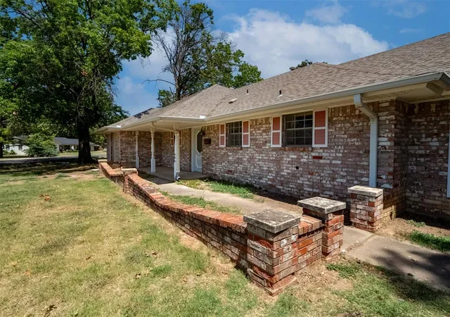 Photo 3 of Single family home for sale at 2200 Grisso Dr, Seminole, OK 74868 | MLS# 1214133 | Listing updated on 2026-09-11