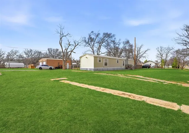 Photo 3 of Sale Pending at 919 S Maple Ave, Erick, OK 73645 | MLS# 1215006 | Listing updated on 2026-09-11