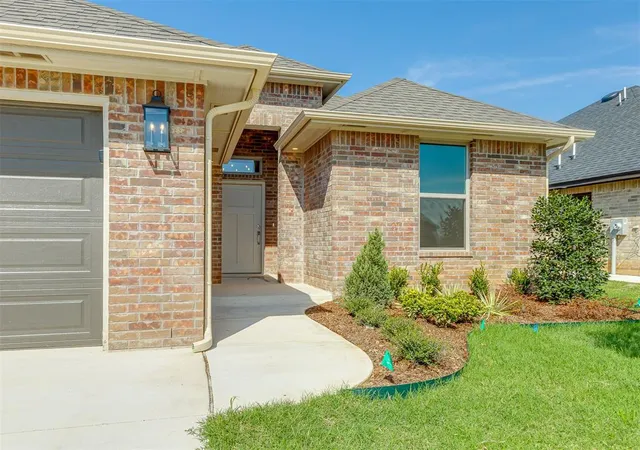 Photo 3 of Single family home for sale at 5013 Vine Cliff Rd, Mustang, OK 73064 | MLS# 1216056 | Listing updated on 2026-09-14