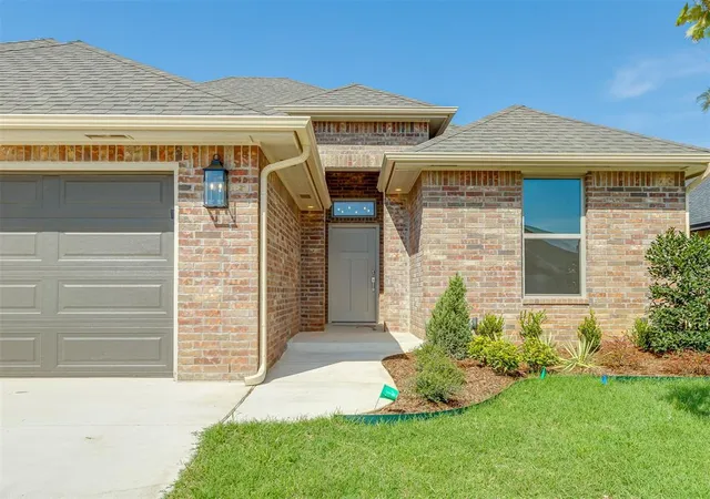 Photo 3 of Single family home for sale at 5013 Vine Cliff Rd, Mustang, OK 73064 | MLS# 1216056 | Listing updated on 2026-09-30