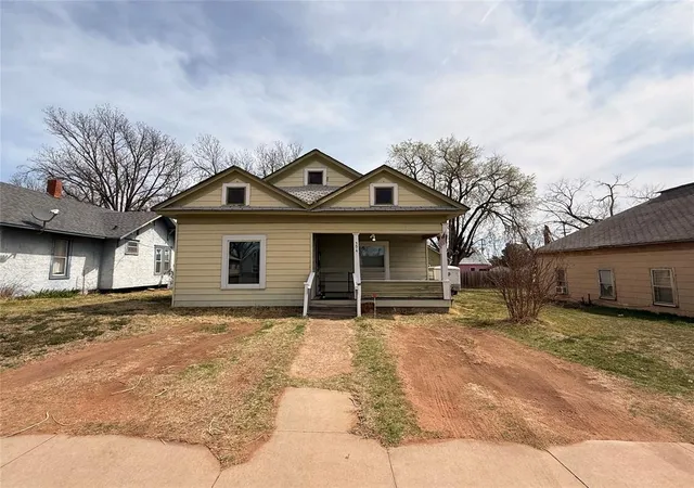 Photo 1 of Single family home for sale at 304 N 4th Street, Sayre, OK 73662 | MLS# 1217750 | Listing updated on 2026-09-10