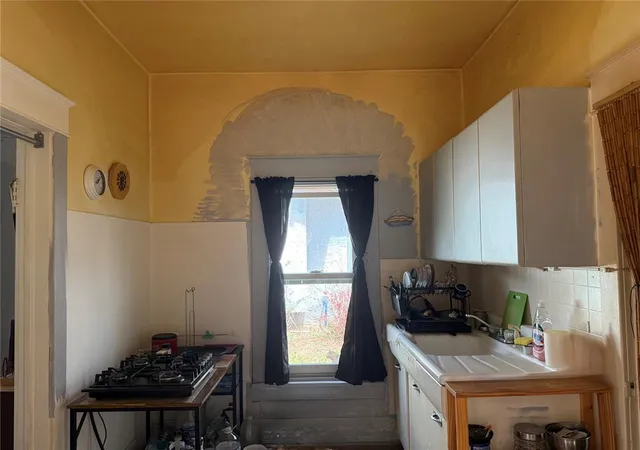 Photo 4 of Single family home for sale at 304 N 4th Street, Sayre, OK 73662 | MLS# 1217750 | Listing updated on 2026-09-10