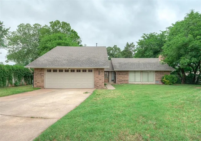 Photo 3 of Sale Pending at 2319 Bent Trl Cir, Edmond, OK 73012 | MLS# 1218511 | Listing updated on 2026-09-12