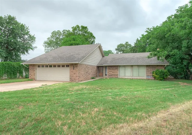 Photo 4 of Sale Pending at 2319 Bent Trl Cir, Edmond, OK 73012 | MLS# 1218511 | Listing updated on 2026-09-12