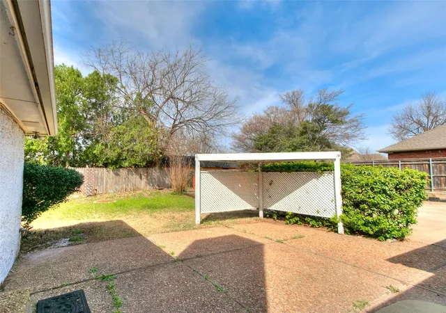 Photo 3 of Sale Pending at 11217 Twisted Oak Rd, Oklahoma City, OK 73120 | MLS# 1219949 | Listing updated on 2026-09-09