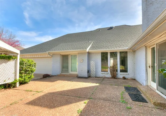 Photo 3 of Sale Pending at 11217 Twisted Oak Rd, Oklahoma City, OK 73120 | MLS# 1219949 | Listing updated on 2026-09-09