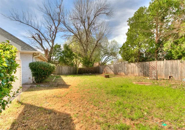 Photo 4 of Sale Pending at 11217 Twisted Oak Rd, Oklahoma City, OK 73120 | MLS# 1219949 | Listing updated on 2026-09-09
