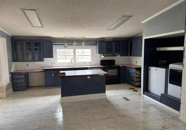 Photo 4 of Sale Pending at 12205 SW 27th Street, Yukon, OK 73099 | MLS# 1220564 | Listing updated on 2026-09-15