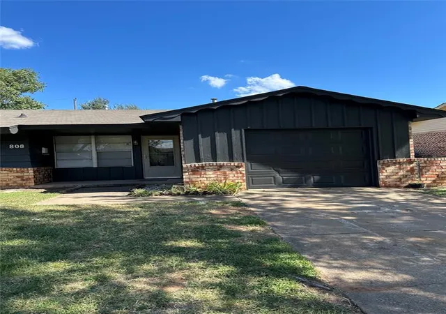 Photo 2 of Single family home for sale at 808 Hedge Dr, Oklahoma City, OK 73110 | MLS# 1220786 | Listing updated on 2026-10-02