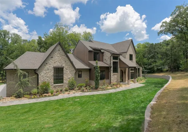 Photo 4 of Single family home for sale at 13700 Shoreline Blvd, Edmond, OK 73013 | MLS# 1221289 | Listing updated on 2026-09-14