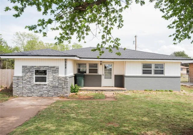 Photo 1 of Single family home for sale at 308 S Western Ave, Dill City, OK 73641 | MLS# 1221751 | Listing updated on 2026-09-11