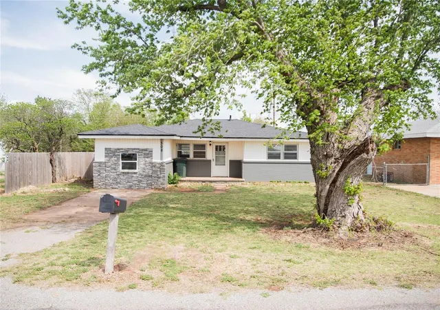 Photo 2 of Single family home for sale at 308 S Western Ave, Dill City, OK 73641 | MLS# 1221751 | Listing updated on 2026-09-11