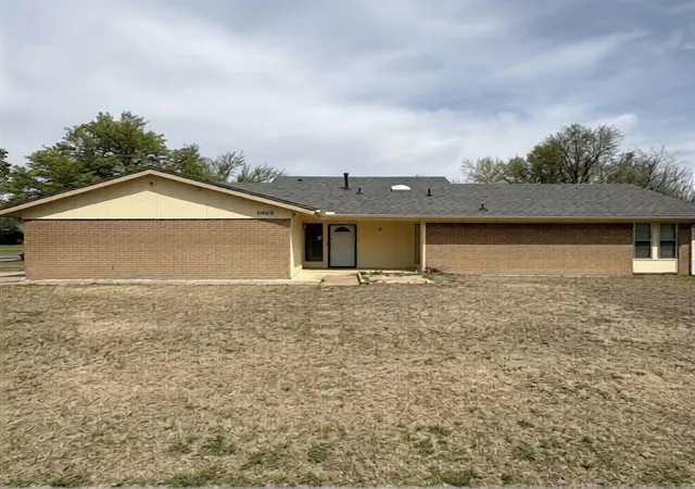 Photo 2 of Single family home for sale at 6609 Evergreen Cyn Rd, Oklahoma City, OK 73162 | MLS# 1221975 | Listing updated on 2026-09-15