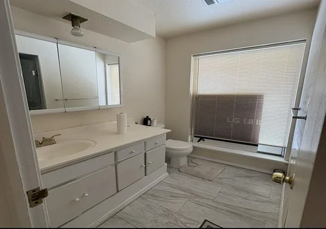 Photo 4 of Single family home for sale at 6609 Evergreen Cyn Rd, Oklahoma City, OK 73162 | MLS# 1221975 | Listing updated on 2026-09-15