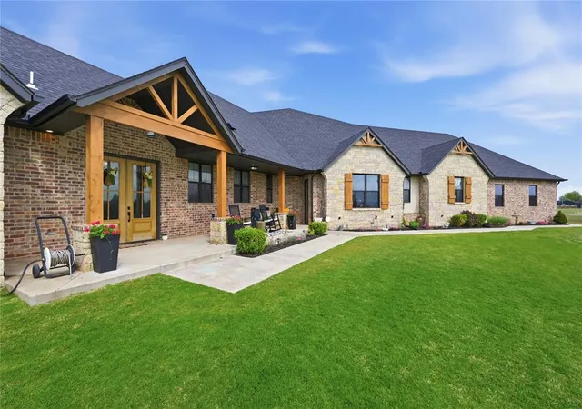 Photo 3 of Single family home for sale at 579 N Cemetery Rd, Tuttle, OK 73089 | MLS# 1223989 | Listing updated on 2026-10-06