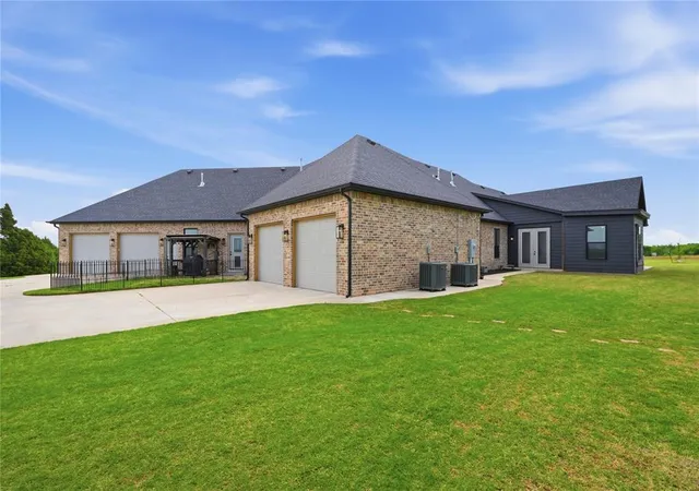 Photo 3 of Single family home for sale at 579 N Cemetery Rd, Tuttle, OK 73089 | MLS# 1223989 | Listing updated on 2026-10-06
