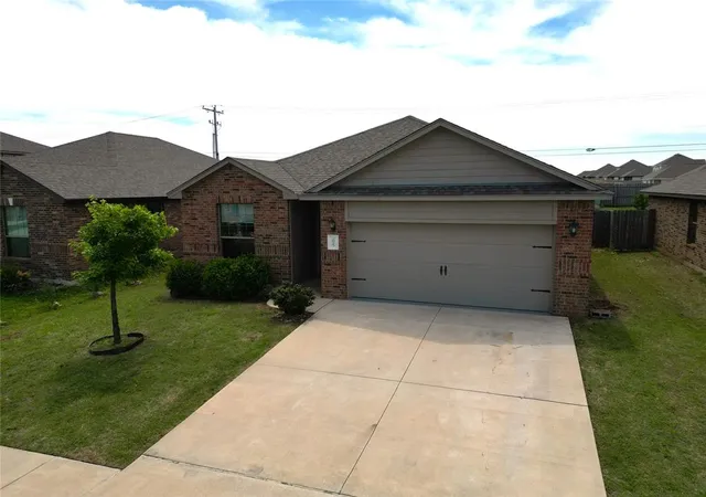 Photo 3 of Sale Pending at 2025 Scarlet Cir, El Reno, OK 73036 | MLS# 1224899 | Listing updated on 2026-09-14