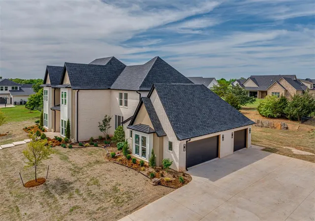 Photo 3 of Single family home for sale at 361 Old Crk Rd, Edmond, OK 73034 | MLS# 1225512 | Listing updated on 2026-09-16