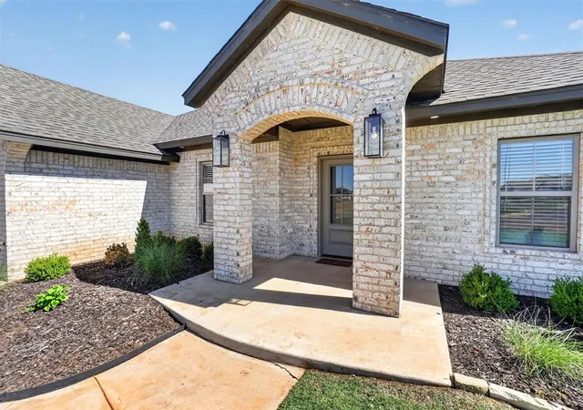 Photo 3 of Single family home for sale at 706 Sheryl Ln, Altus, OK 73521 | MLS# 1228004 | Listing updated on 2026-09-11