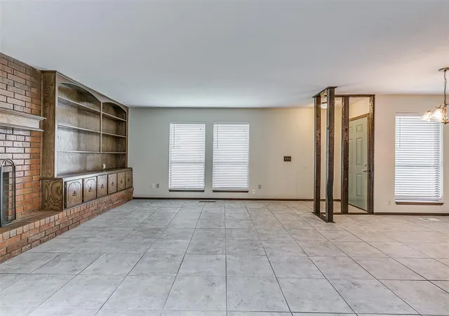 Photo 4 of House for sale at 6101 NW Gaelic Glen Dr, Oklahoma City, OK 73142 | MLS# 1228012 | Listing updated on 2026-10-05