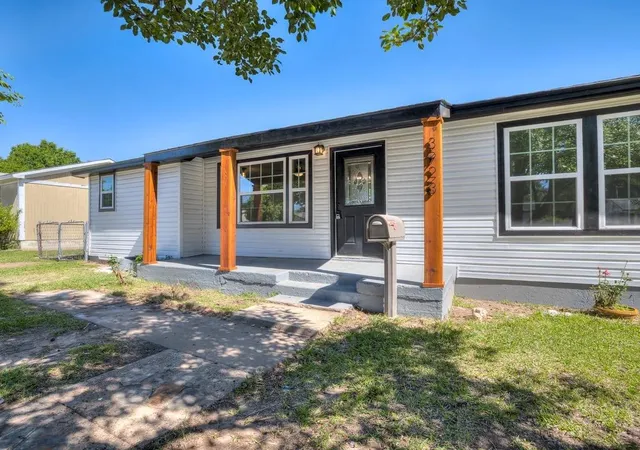 Photo 2 of Single family home for sale at 3923 Se 10th Place, Oklahoma City, OK 73115 | MLS# 1228533 | Listing updated on 2026-09-13