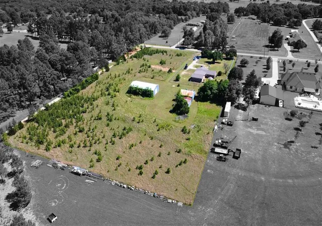 Photo 1 of Single family home for sale at 34304 Lake Rd, Shawnee, OK 74801 | MLS# 1229375 | Listing updated on 2026-09-11