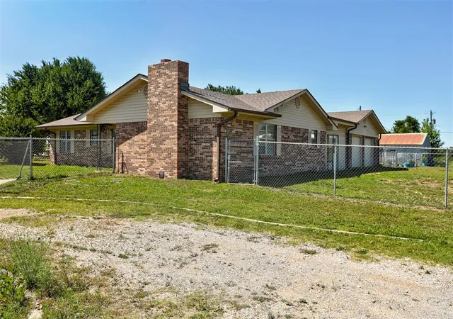 Photo 3 of Single family home for sale at 34304 Lake Rd, Shawnee, OK 74801 | MLS# 1229375 | Listing updated on 2026-09-11