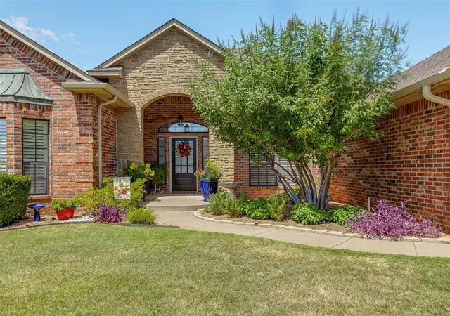 Photo 3 of Sale Pending at 16205 Old Oak Dr, Edmond, OK 73013 | MLS# 1229902 | Listing updated on 2026-09-09