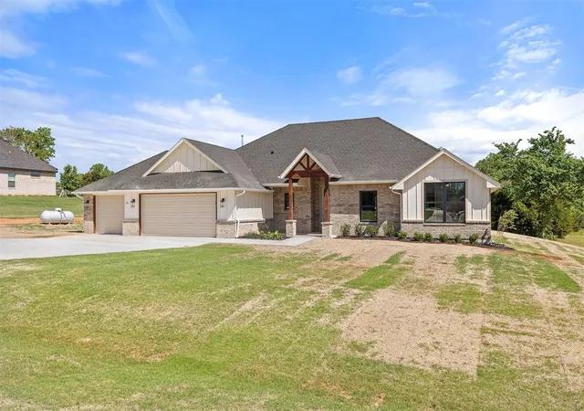 Photo 2 of Single family home for sale at 2416 Black Jack Ct, Blanchard, OK 73010 | MLS# 1230331 | Listing updated on 2026-10-08