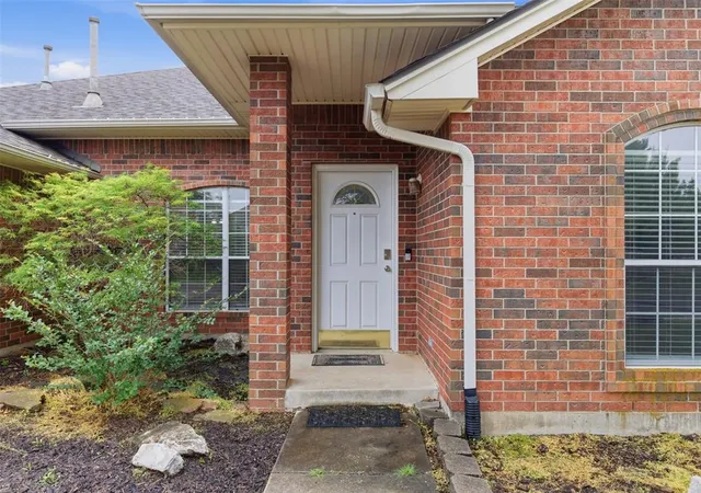 Photo 3 of Single family home for sale at 1708 Parkridge Dr, Norman, OK 73071 | MLS# 1230731 | Listing updated on 2026-09-14